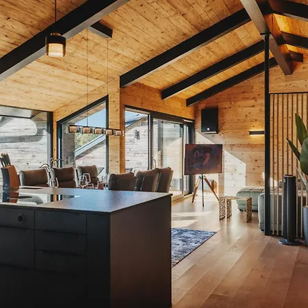 Penthouse Mit Whirlpool In Apartment *