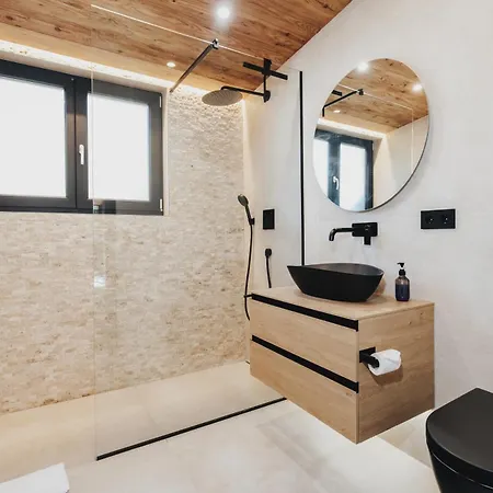 Penthouse Mit Whirlpool In *