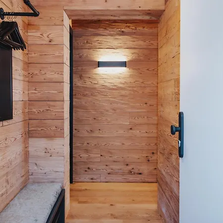 Penthouse Mit Whirlpool In Apartment *