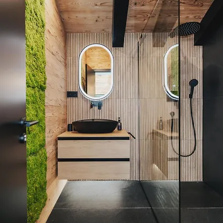 Penthouse Mit Whirlpool In